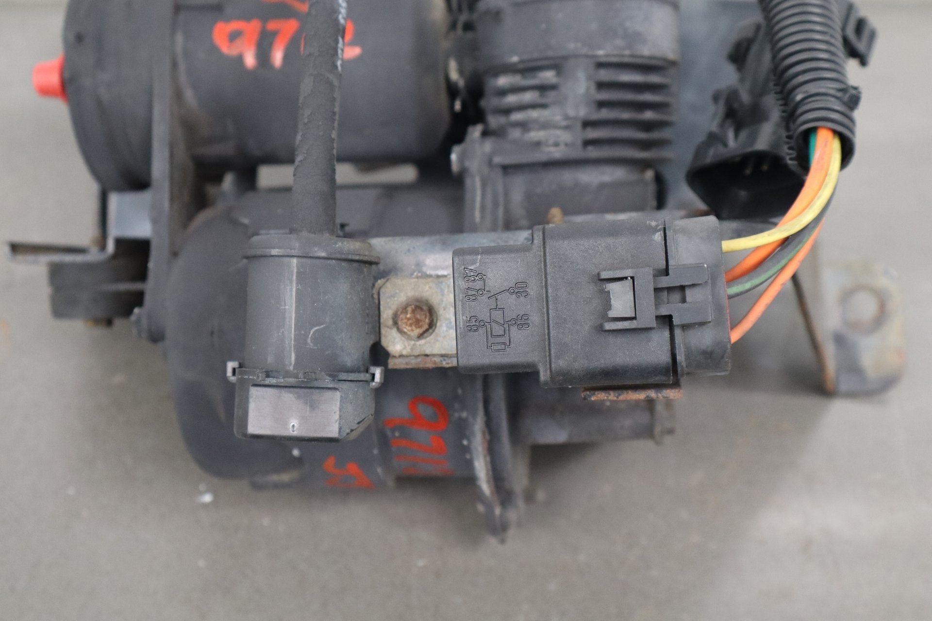 1994 Cadillac Fleetwood Brougham Air Ride Compressor - Knicked Harness