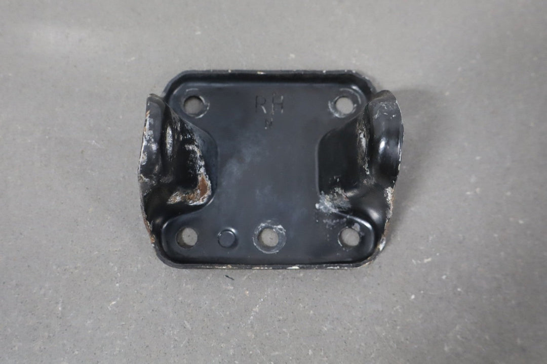 1994 Chevrolet Corvette Pair 5.7l V8 LT1 Engine Mount Brackets OEM