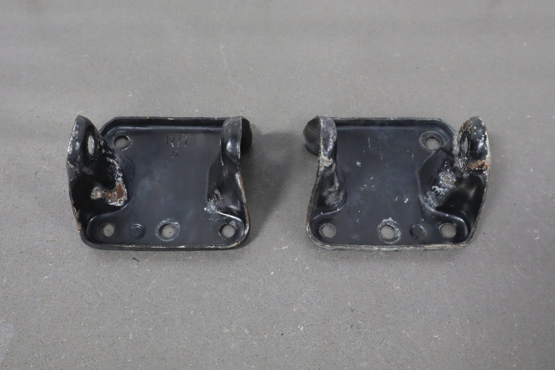 1994 Chevrolet Corvette Pair 5.7l V8 LT1 Engine Mount Brackets OEM