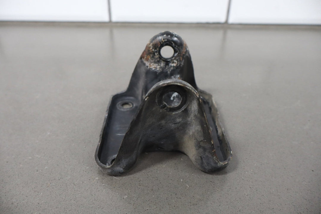1994 Chevrolet Corvette Pair 5.7l V8 LT1 Engine Mount Brackets OEM