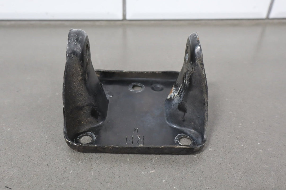 1994 Chevrolet Corvette Pair 5.7l V8 LT1 Engine Mount Brackets OEM
