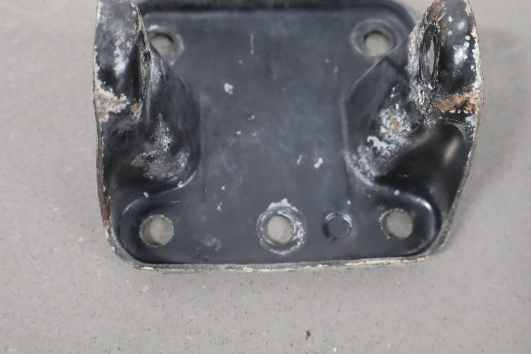 1994 Chevrolet Corvette Pair 5.7l V8 LT1 Engine Mount Brackets OEM