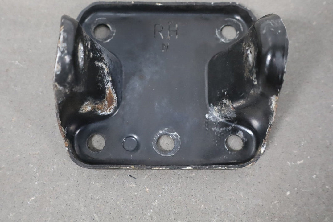1994 Chevrolet Corvette Pair 5.7l V8 LT1 Engine Mount Brackets OEM