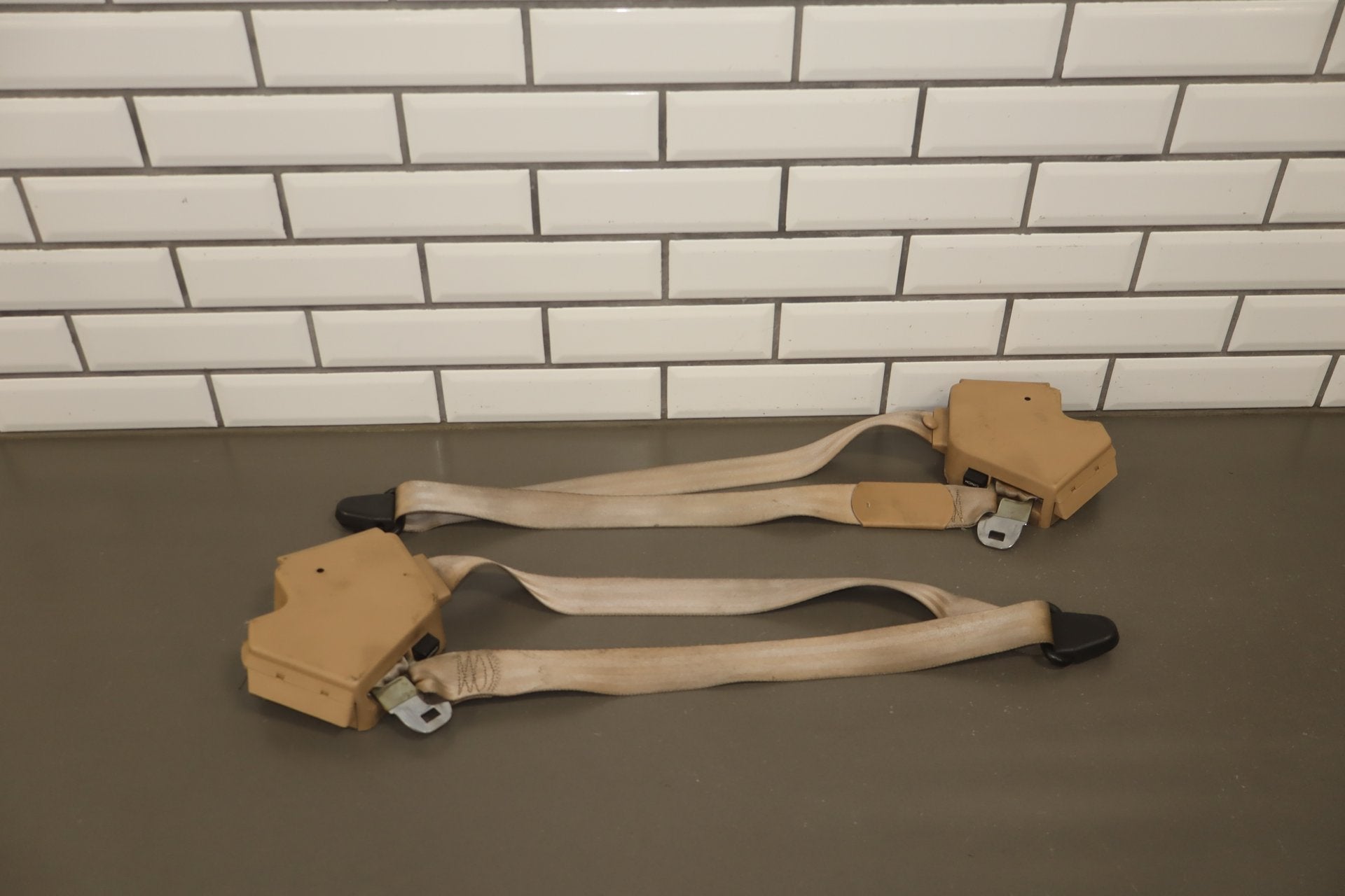 1994 Chevrolet Corvette Pair- Front Seat Belts Lt Beige