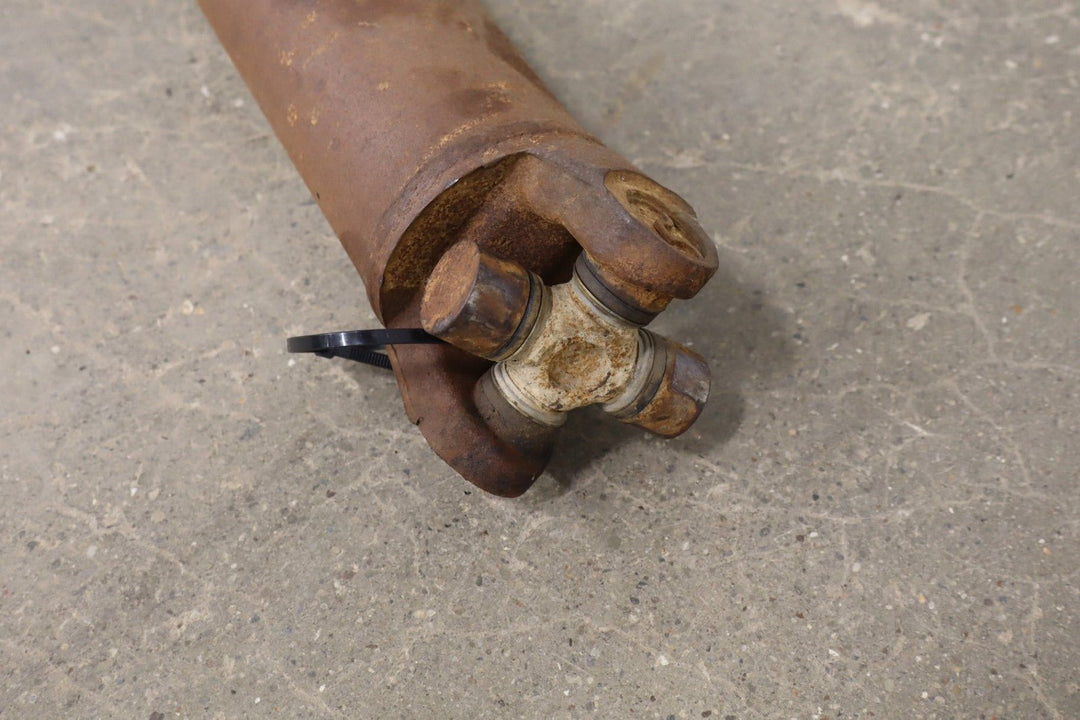 1994 Chevrolet Suburban 2500 GMT400 4x4 7.4L Rear Drive Shaft