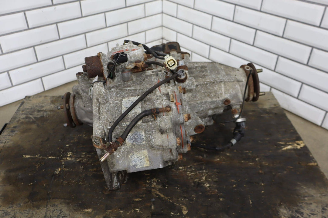 1995 - 1997 Lexus LX450 Transfer Case 3613060790 OEM