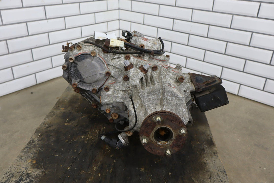 1995 - 1997 Lexus LX450 Transfer Case 3613060790 OEM