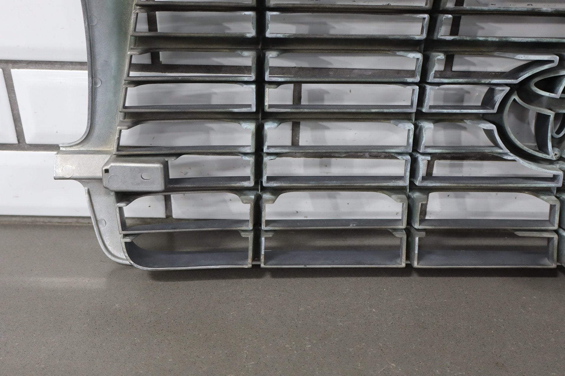 1995-1998 Toyota Land Cruiser Grille 5310160130