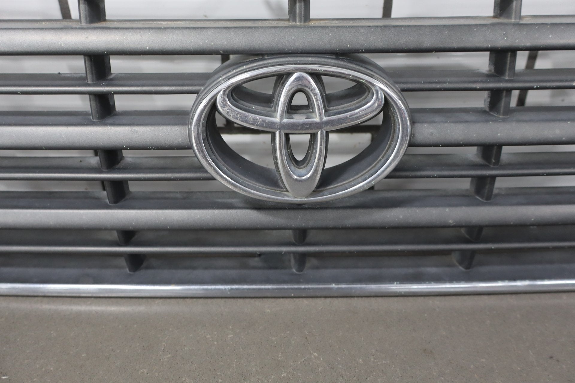 1995-1998 Toyota Land Cruiser Grille 5310160130