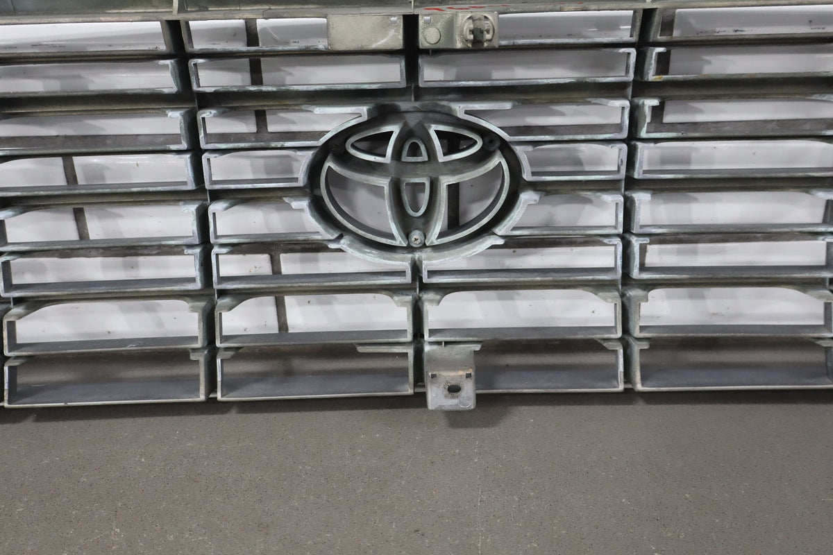 1995-1998 Toyota Land Cruiser Grille 5310160130