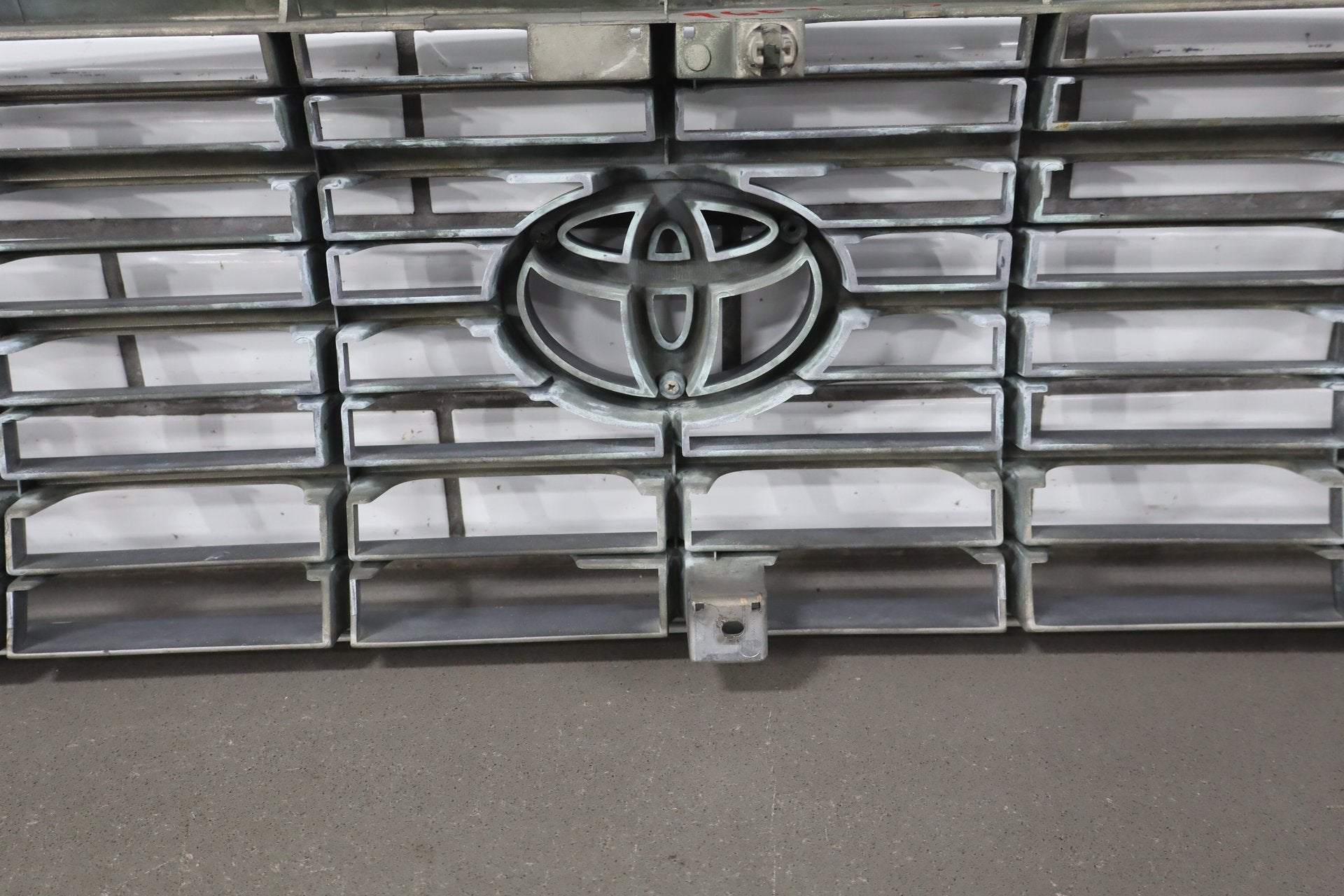 1995-1998 Toyota Land Cruiser Grille 5310160130