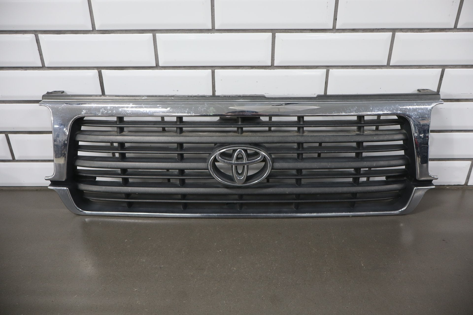 1995-1998 Toyota Land Cruiser Grille 5310160130