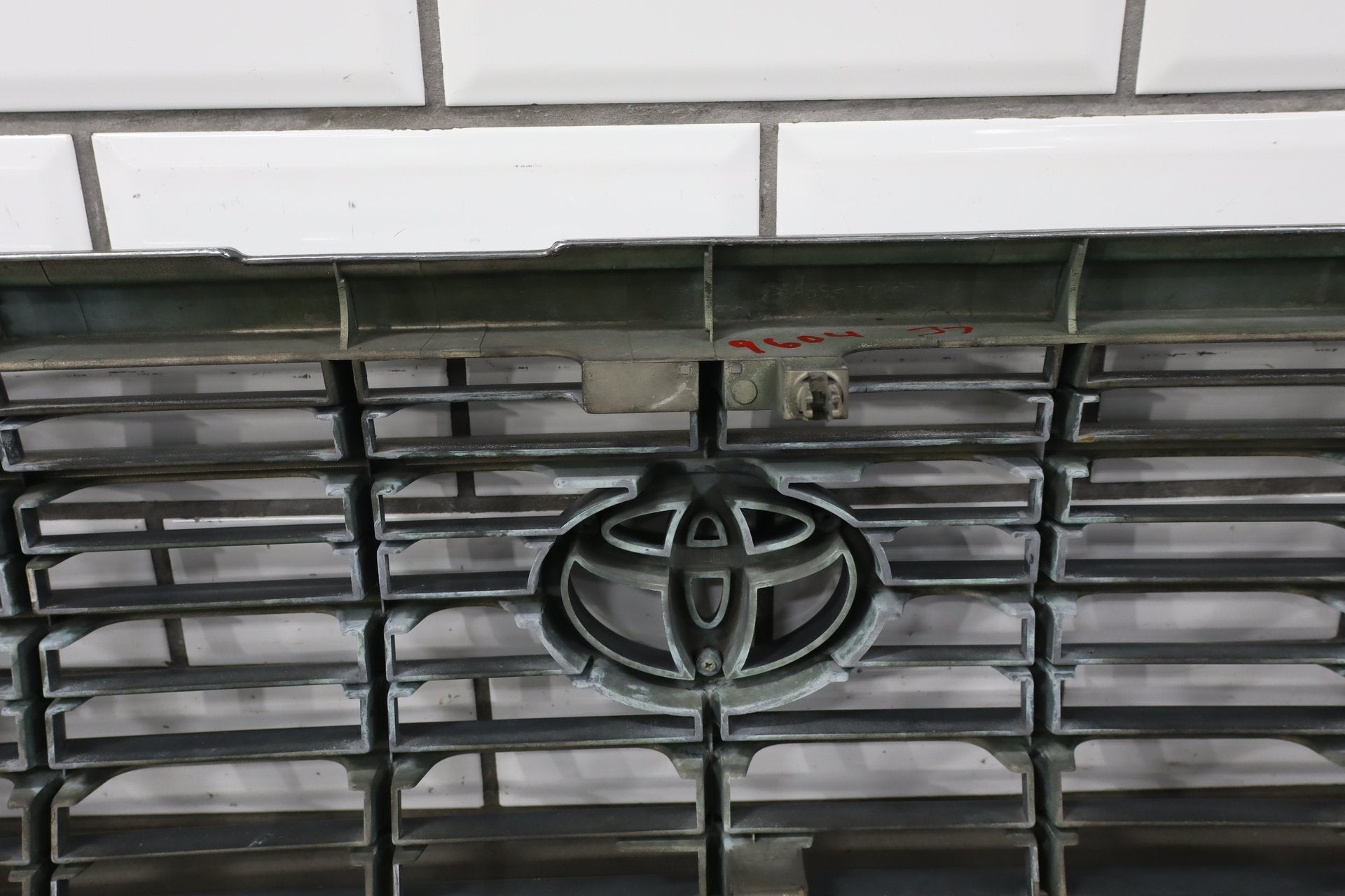 1995-1998 Toyota Land Cruiser Grille 5310160130