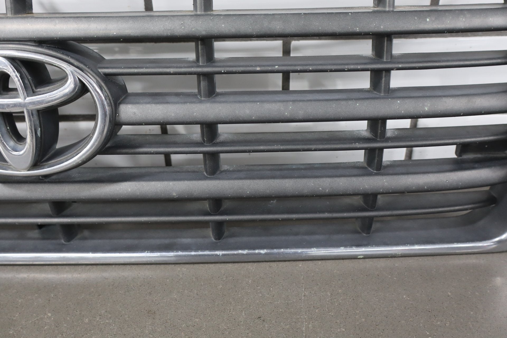 1995-1998 Toyota Land Cruiser Grille 5310160130