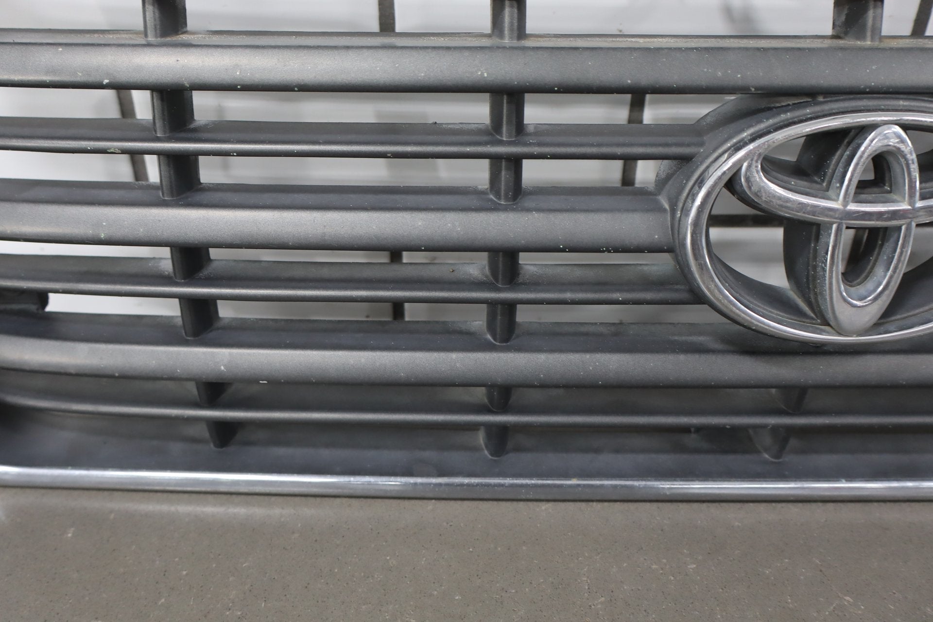 1995-1998 Toyota Land Cruiser Grille 5310160130