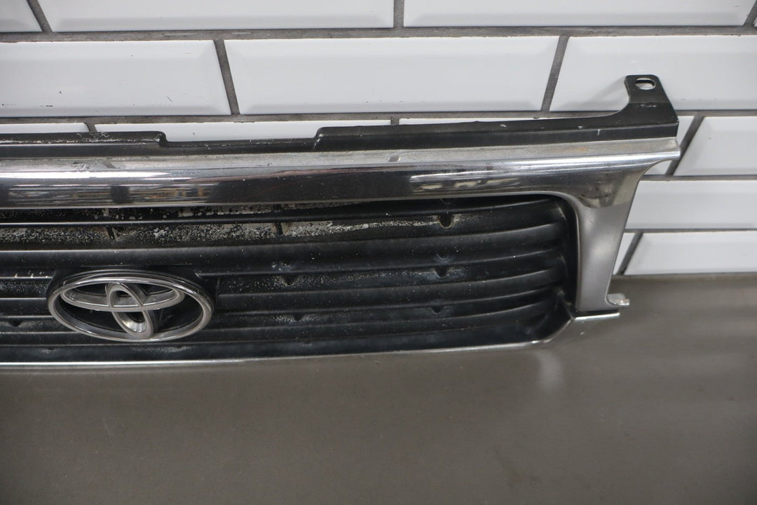 1995 - 1998 Toyota Land Cruiser Grille 5310160130 OEM