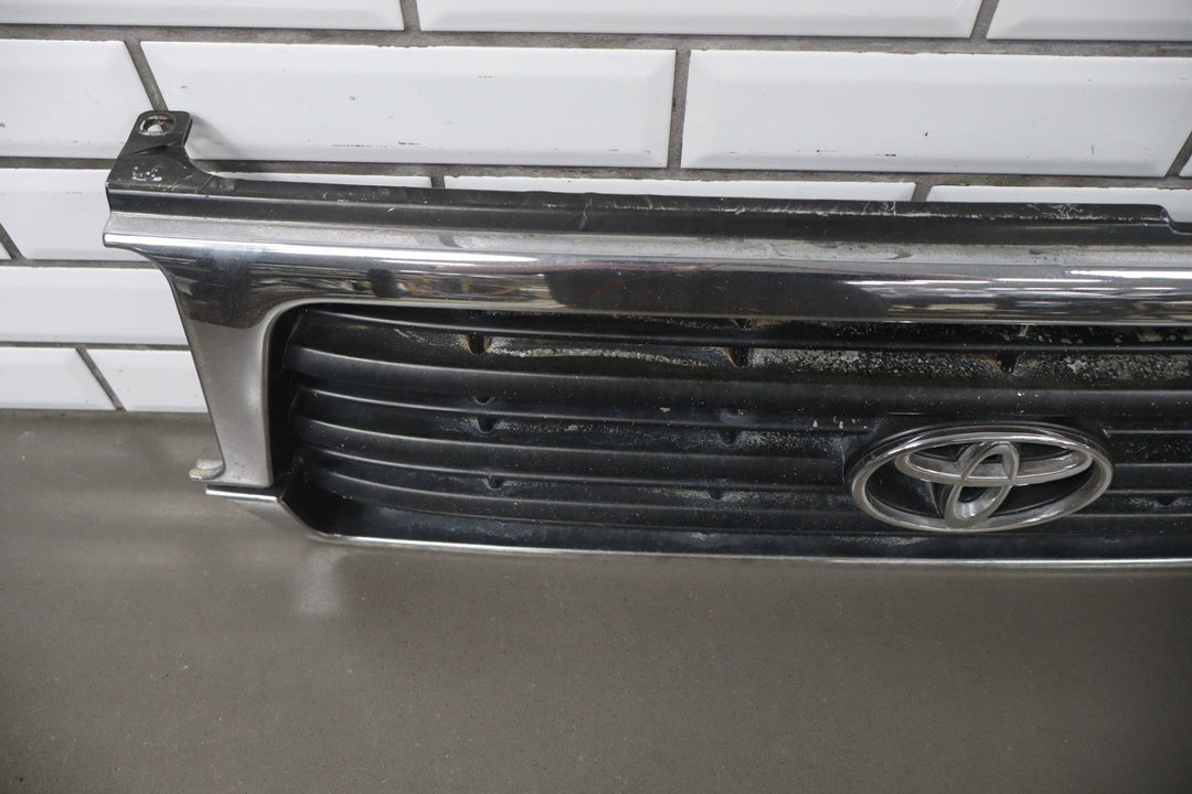1995 - 1998 Toyota Land Cruiser Grille 5310160130 OEM