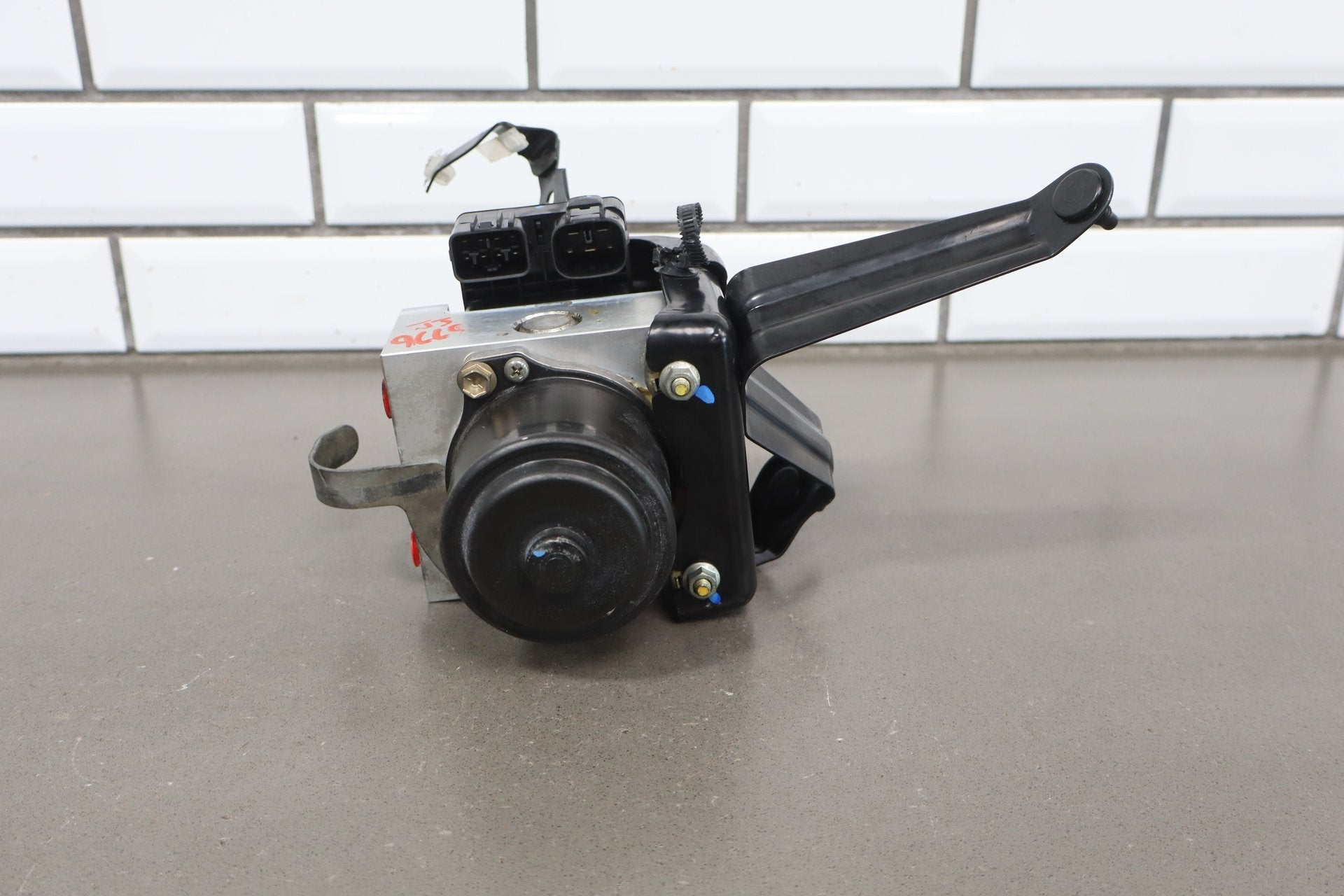 1995-1999 Toyota Crown ABS Pump Module 4 Wheel OEM JZS151