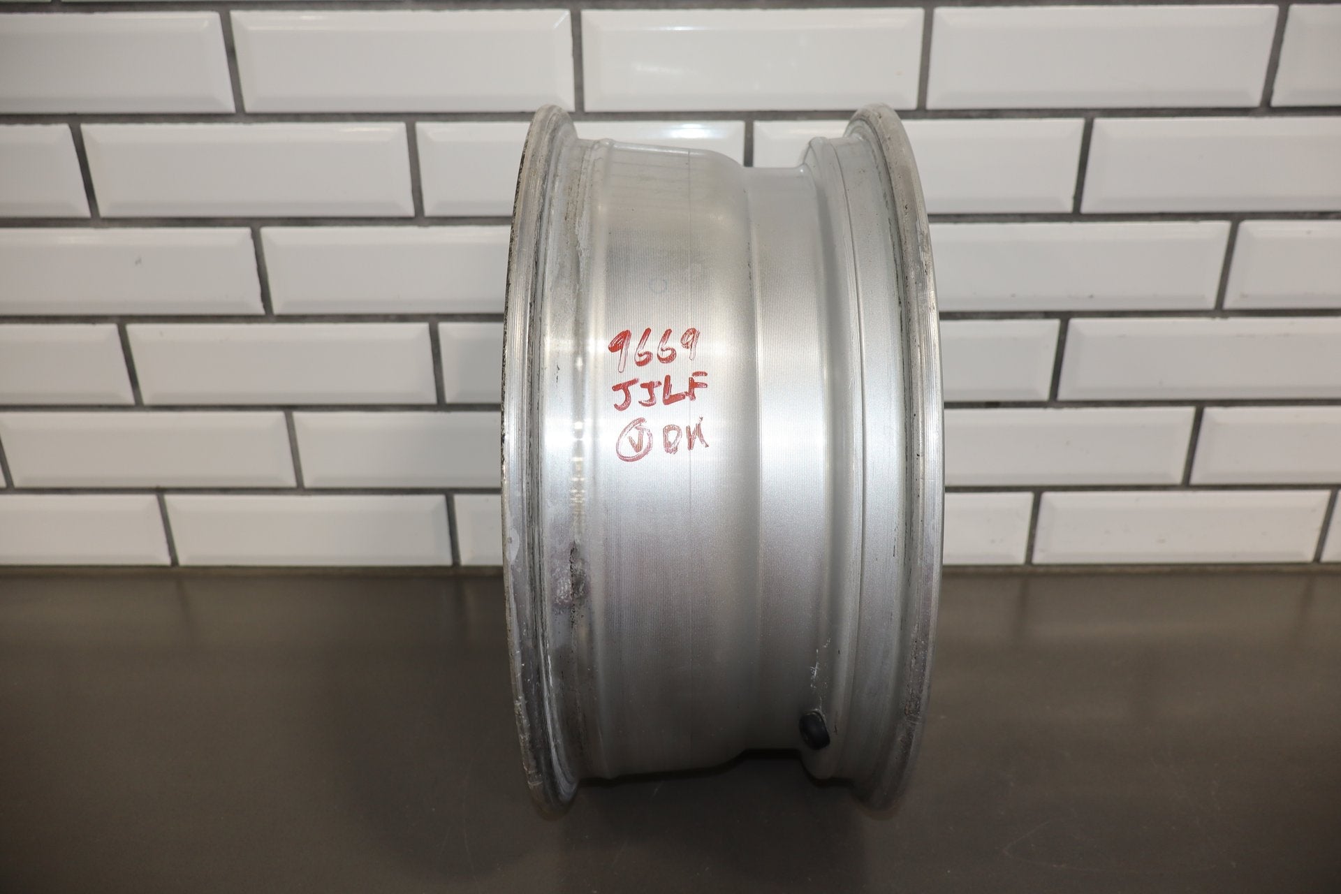 1995-1999 Toyota Crown Alloy Wheel 15x6.5 21 Spoke Silver OEM JZS151