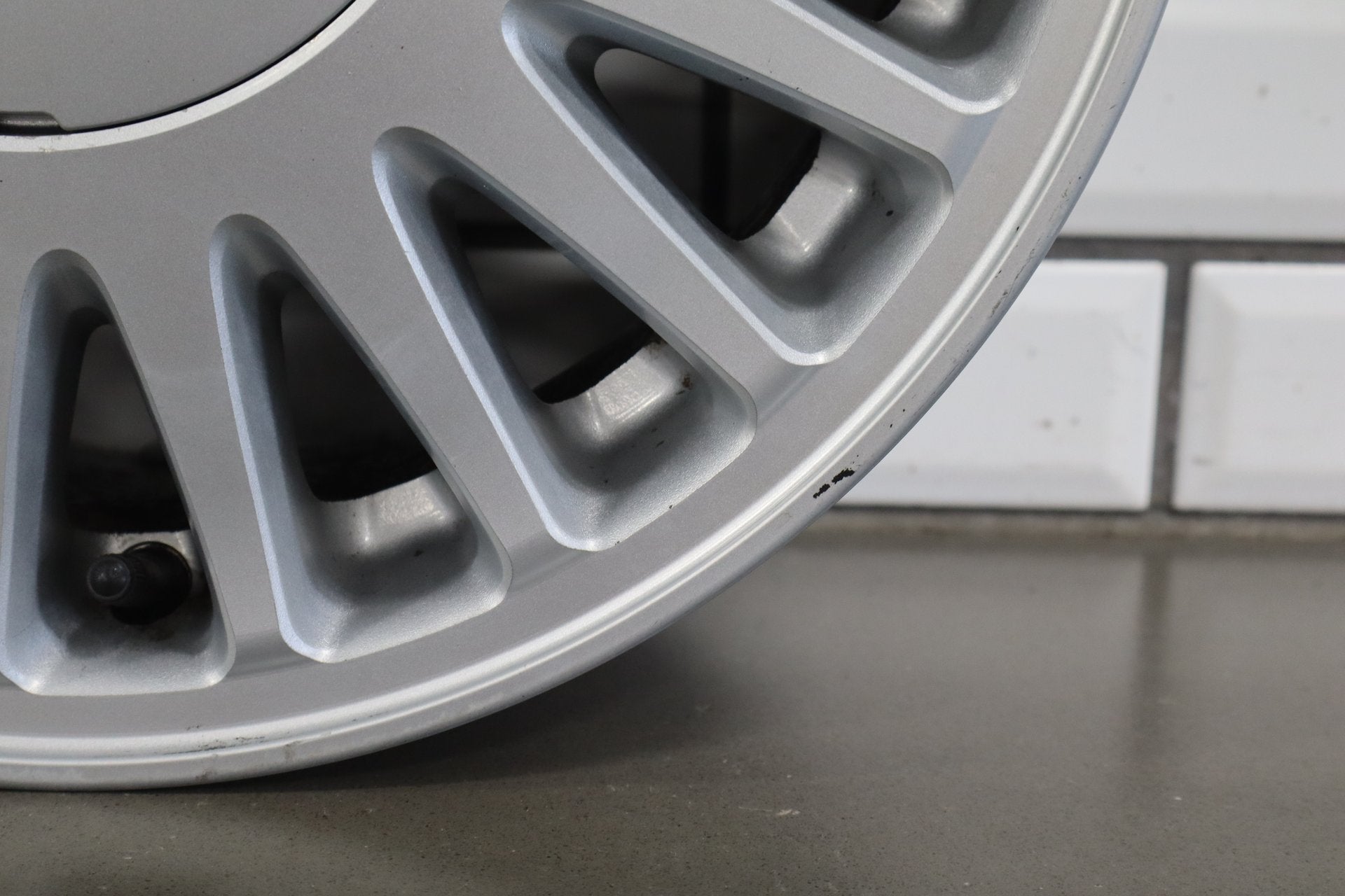 1995-1999 Toyota Crown Alloy Wheel 15x6.5 21 Spoke Silver OEM JZS151