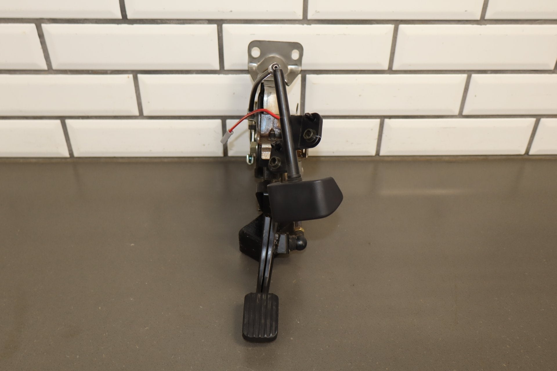 1995-1999 Toyota Crown Emergency Park Brake Pedal OEM JZS151 Functions