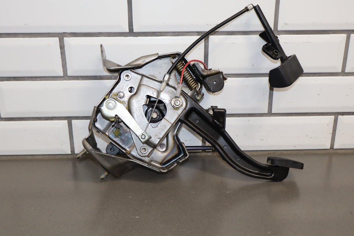 1995-1999 Toyota Crown Emergency Park Brake Pedal OEM JZS151 Functions