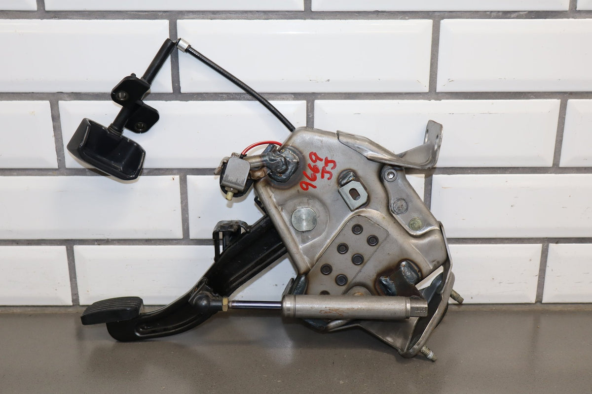 1995-1999 Toyota Crown Emergency Park Brake Pedal OEM JZS151 Functions