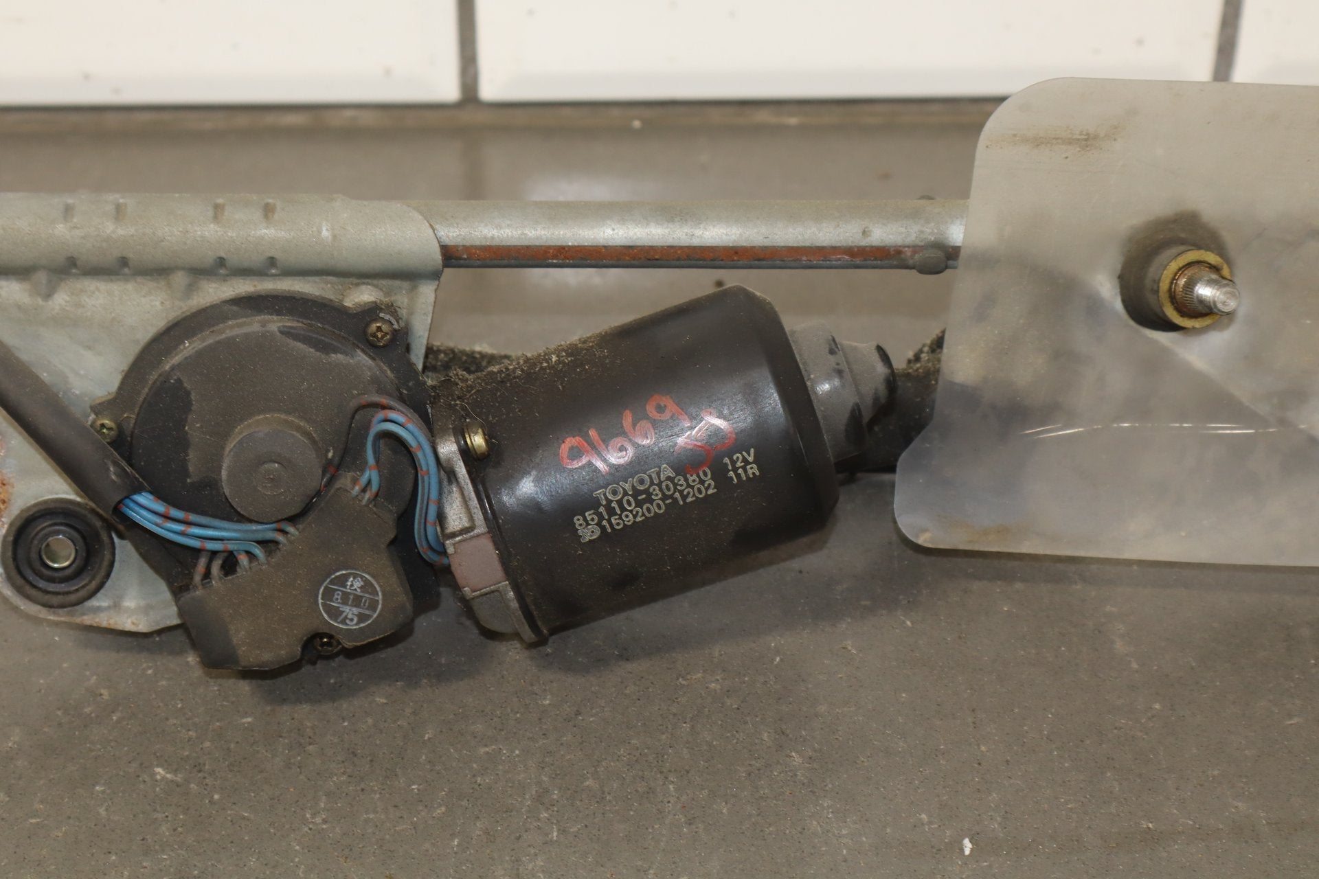 1995-1999 Toyota Crown Front Wiper Motor Transmission OEM JZS151 Tested