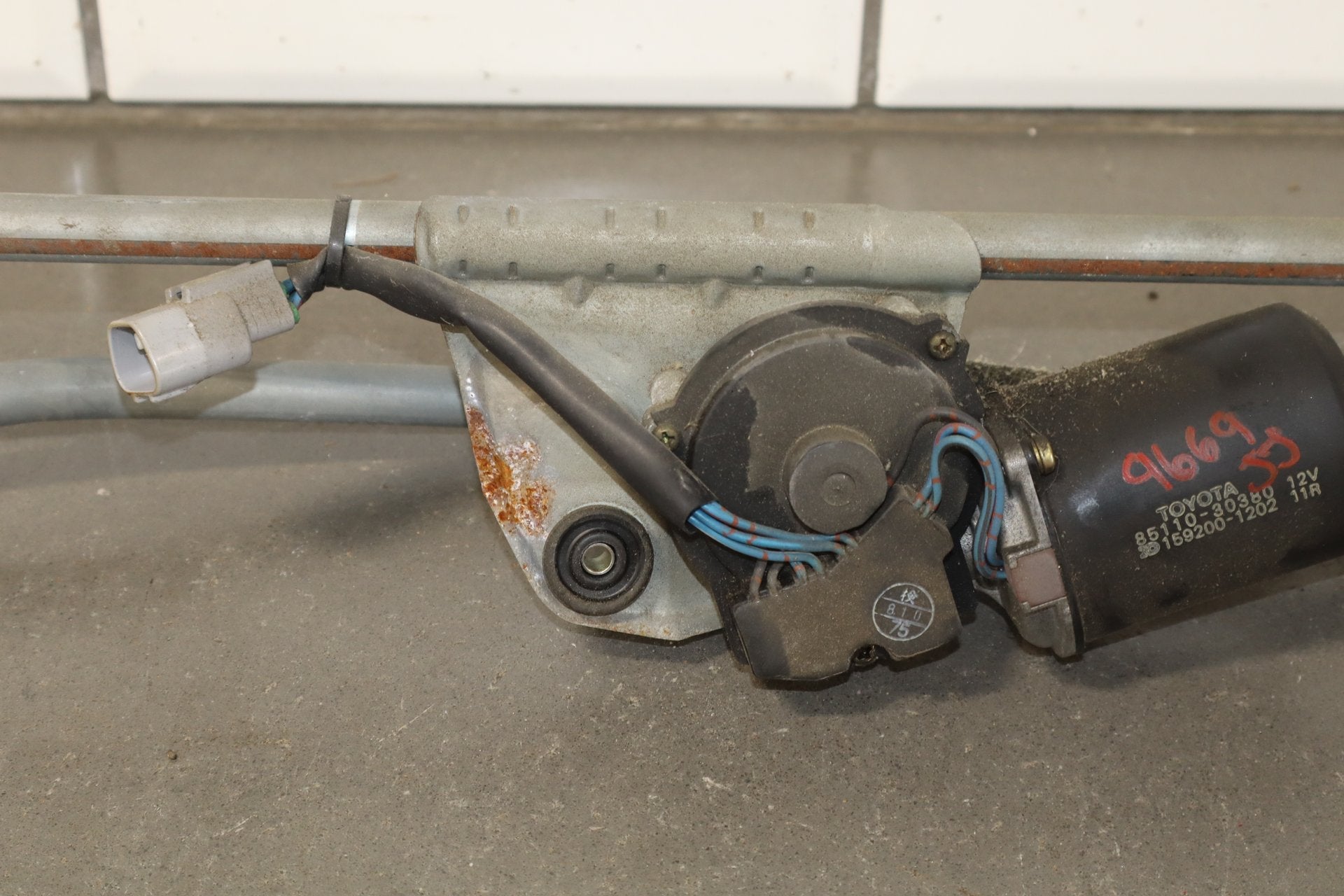 1995-1999 Toyota Crown Front Wiper Motor Transmission OEM JZS151 Tested