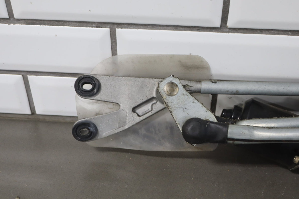 1995-1999 Toyota Crown Front Wiper Motor Transmission OEM JZS151 Tested