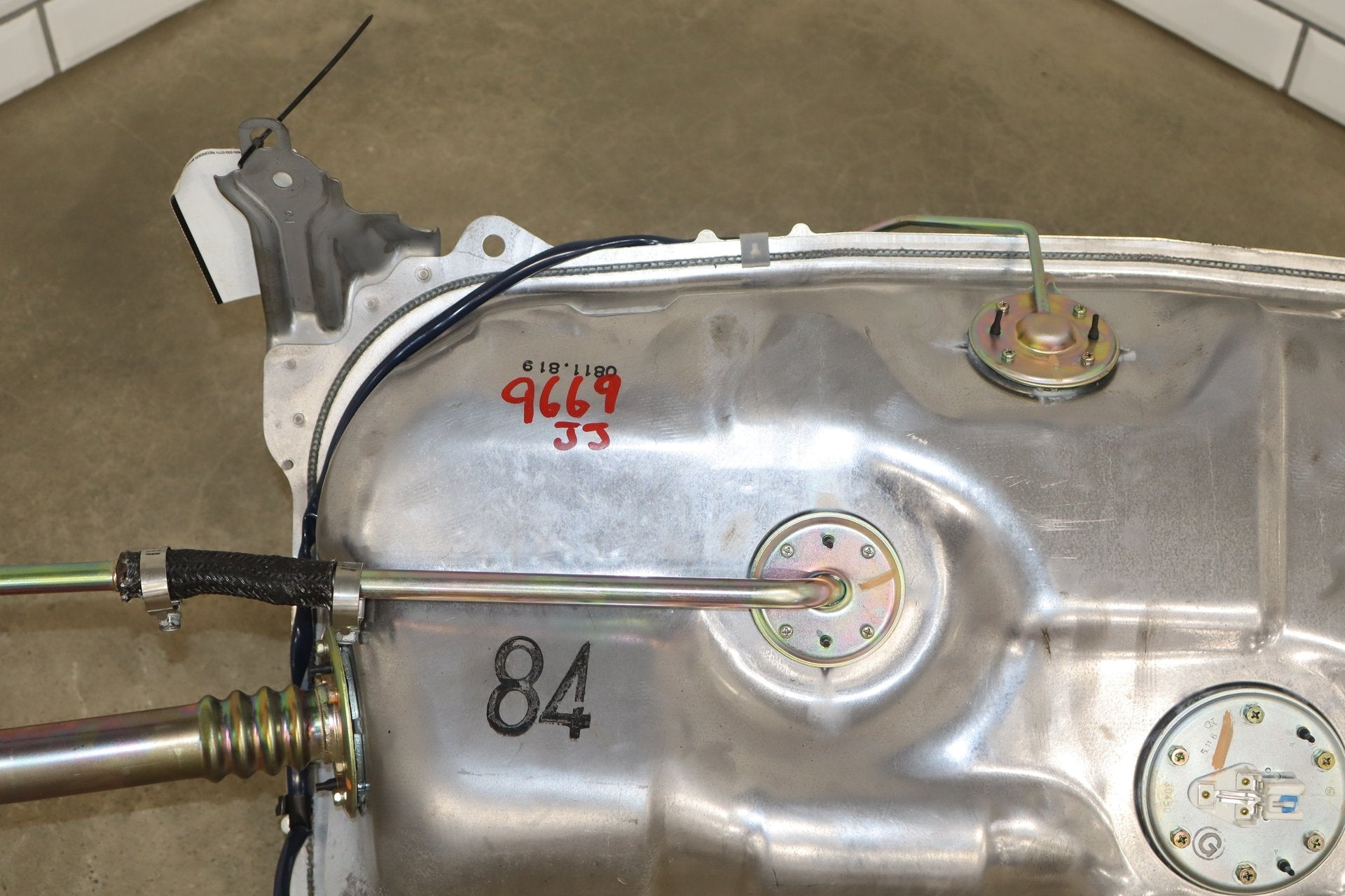 1995-1999 Toyota Crown Fuel Tank 70L w Pump OEM JZS151 18.5 Gal