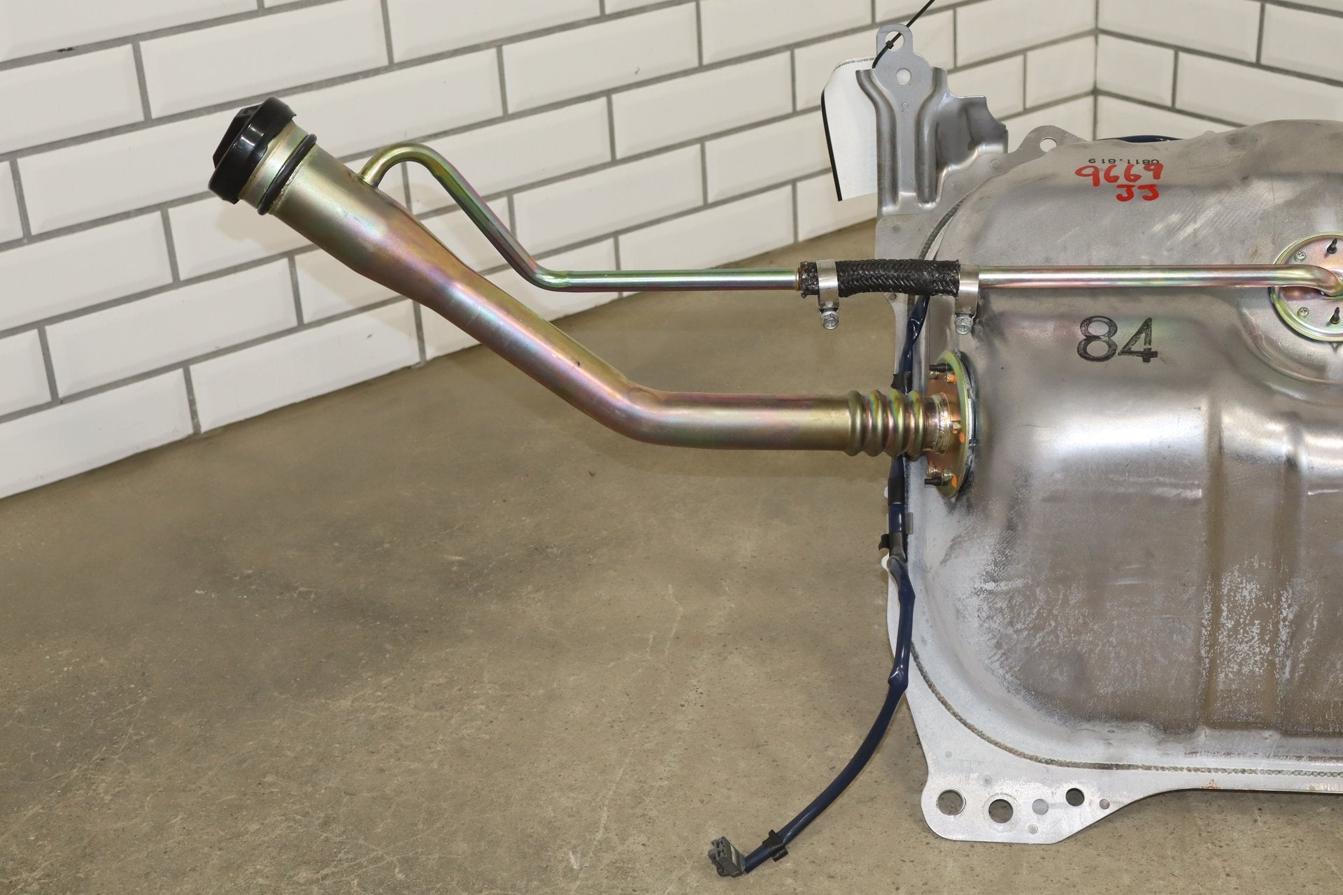 1995-1999 Toyota Crown Fuel Tank 70L w Pump OEM JZS151 18.5 Gal