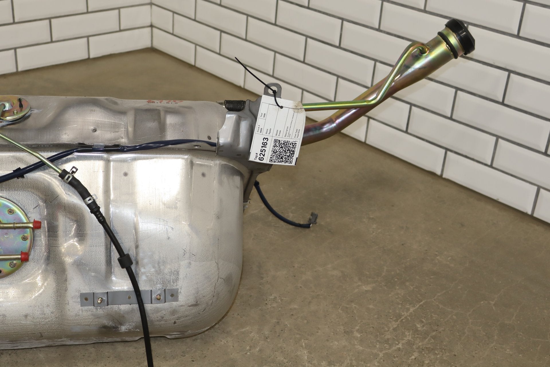 1995-1999 Toyota Crown Fuel Tank 70L w Pump OEM JZS151 18.5 Gal