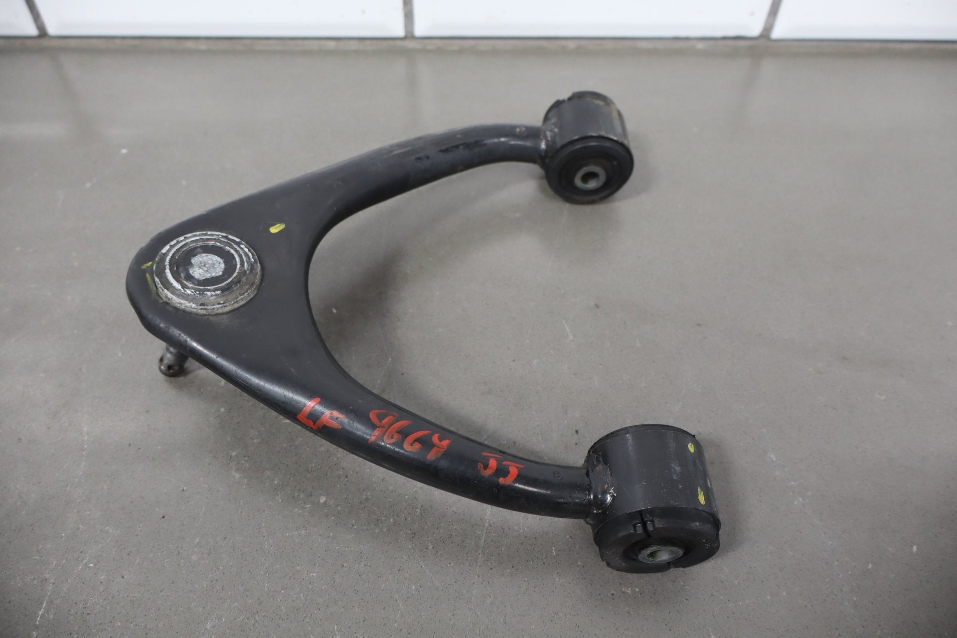1995-1999 Toyota Crown Left Front Knuckle Hub ABS Control Arms OEM JZS151