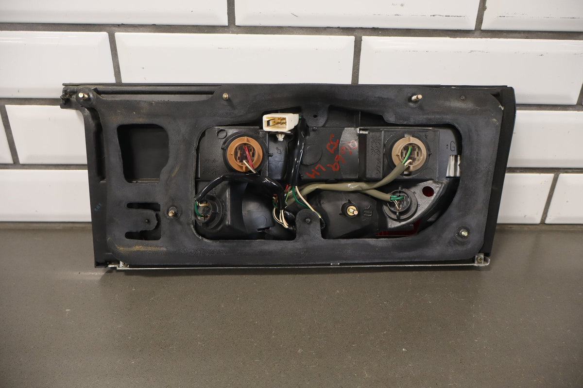 1995-1999 Toyota Crown Left Inner Tail Light Trunk OEM JZS151 Clean