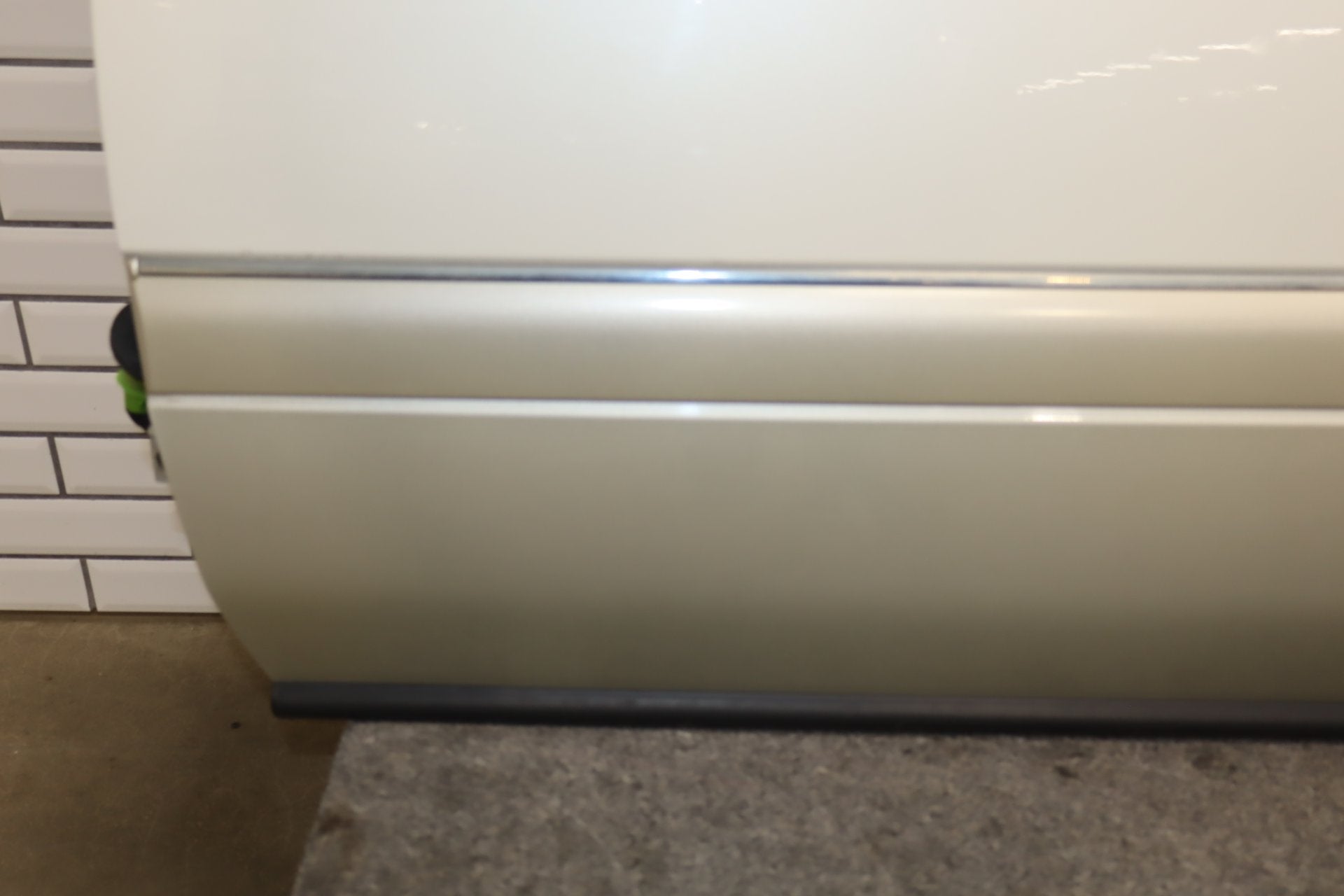 1995-1999 Toyota Crown Left LH Front Door White 2BK OEM JZS151
