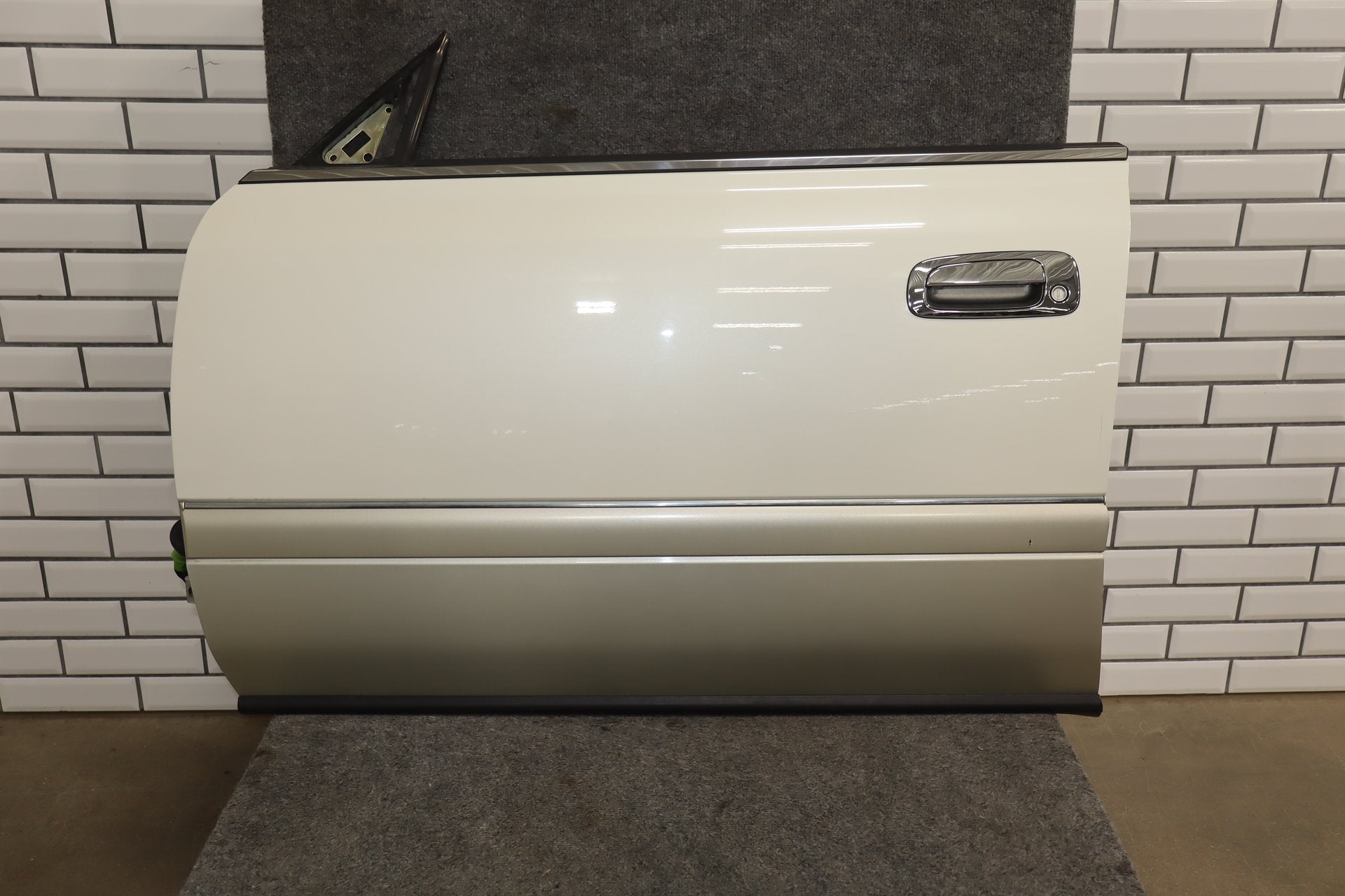 1995-1999 Toyota Crown Left LH Front Door White 2BK OEM JZS151
