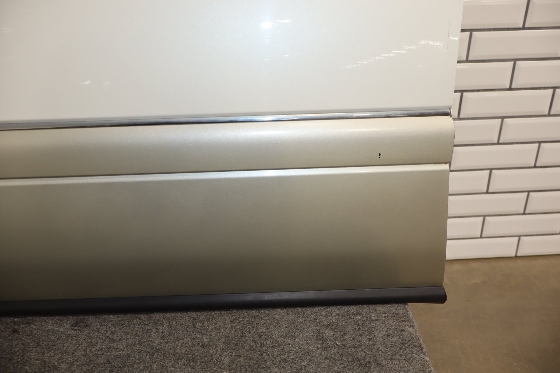 1995-1999 Toyota Crown Left LH Front Door White 2BK OEM JZS151