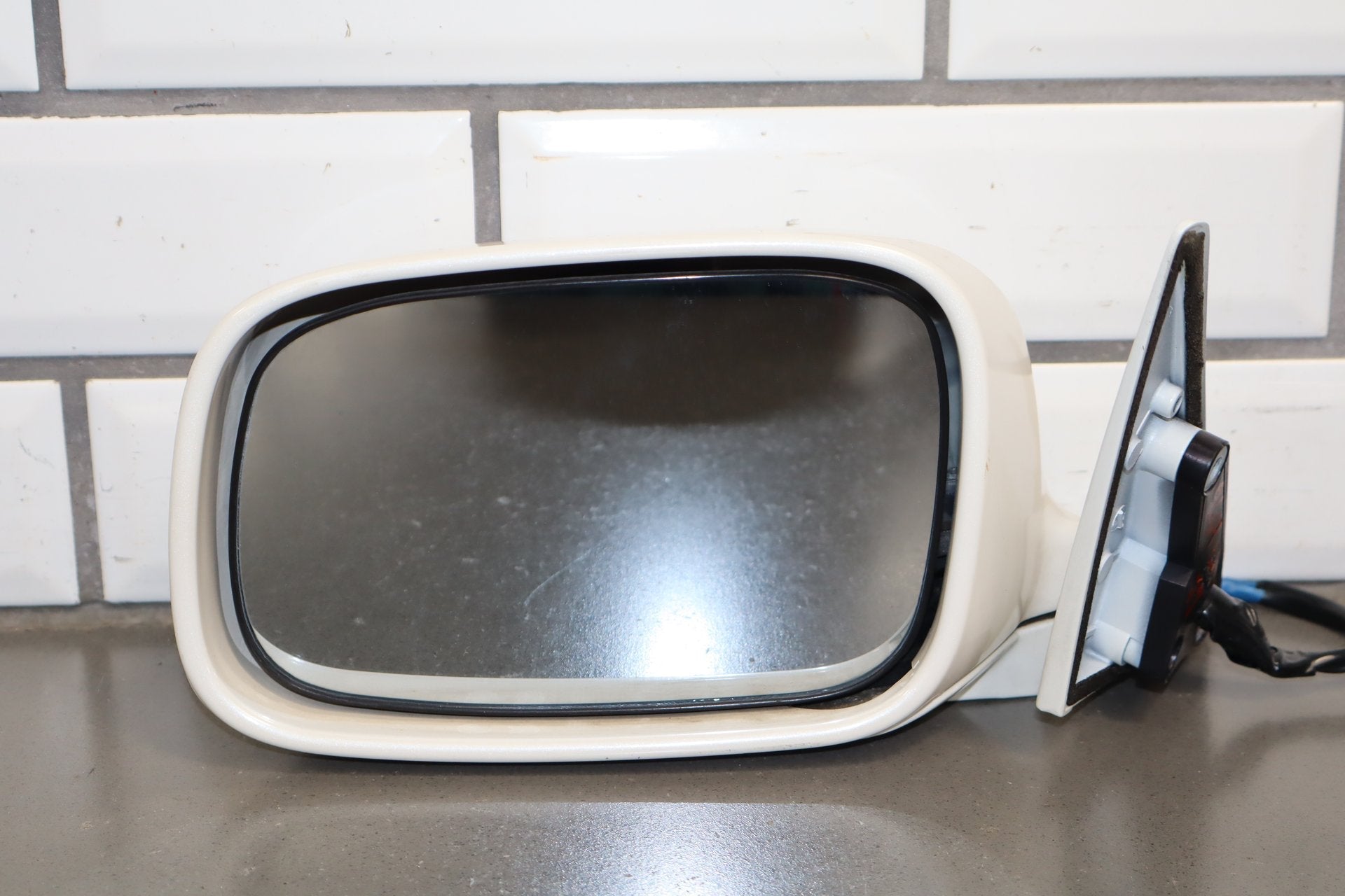1995-1999 Toyota Crown Left Mirror Power Heated Fold White 2BK JZS151