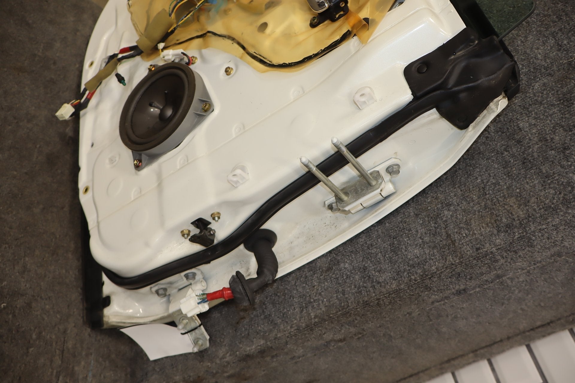 1995-1999 Toyota Crown Left Rear Door White 2BK OEM JZS151