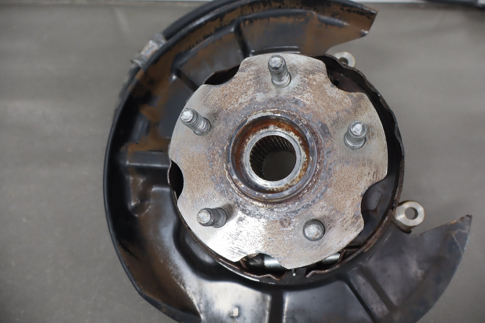 1995-1999 Toyota Crown Left Rear Knuckle Hub Dust Shield OEM JZS151