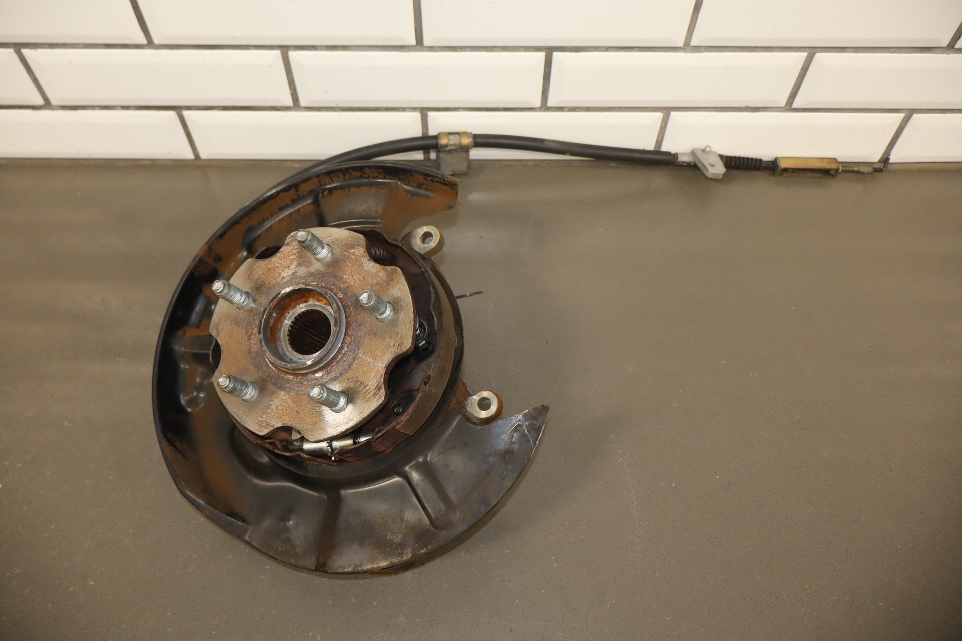 1995-1999 Toyota Crown Left Rear Knuckle Hub Dust Shield OEM JZS151