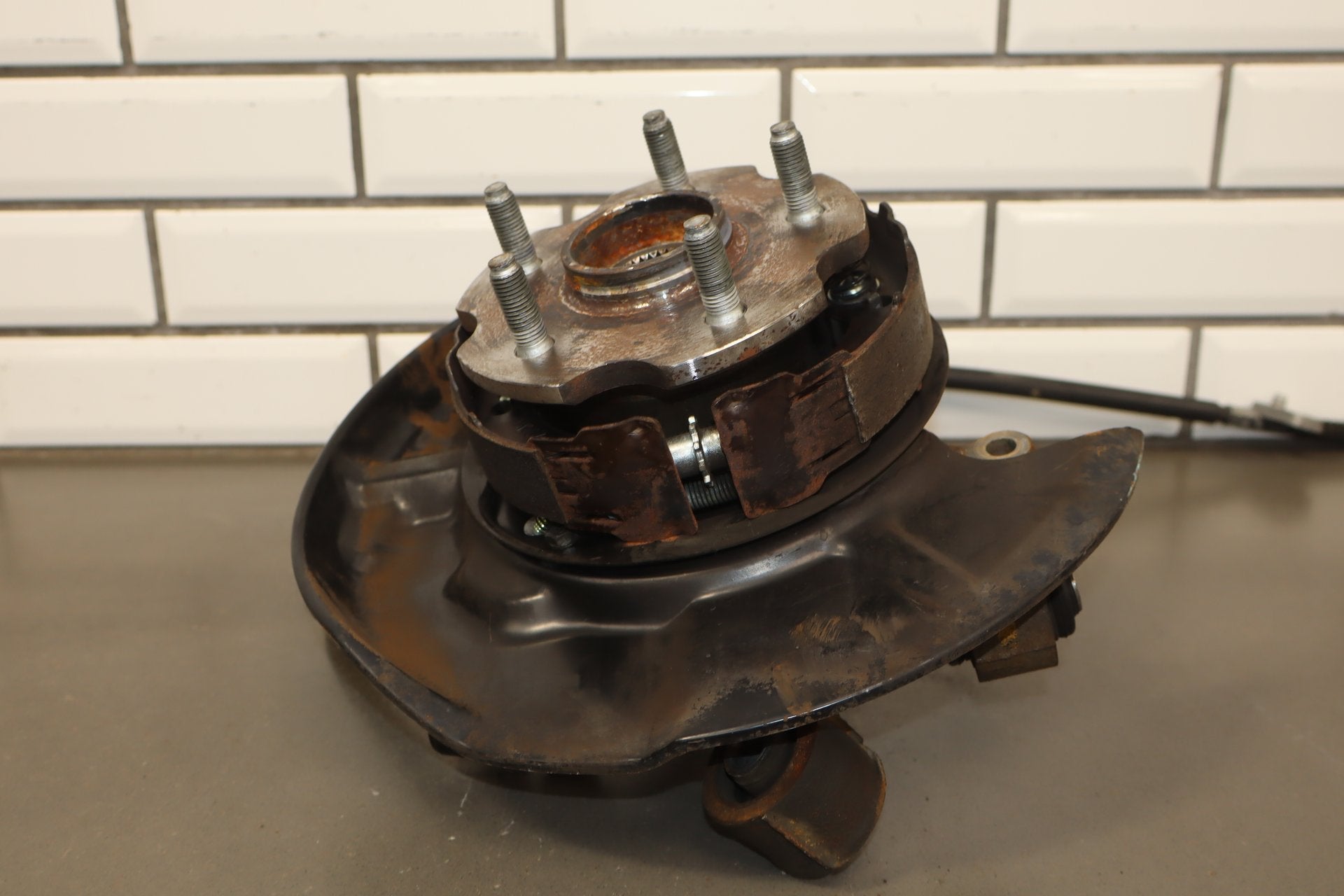 1995-1999 Toyota Crown Left Rear Knuckle Hub Dust Shield OEM JZS151