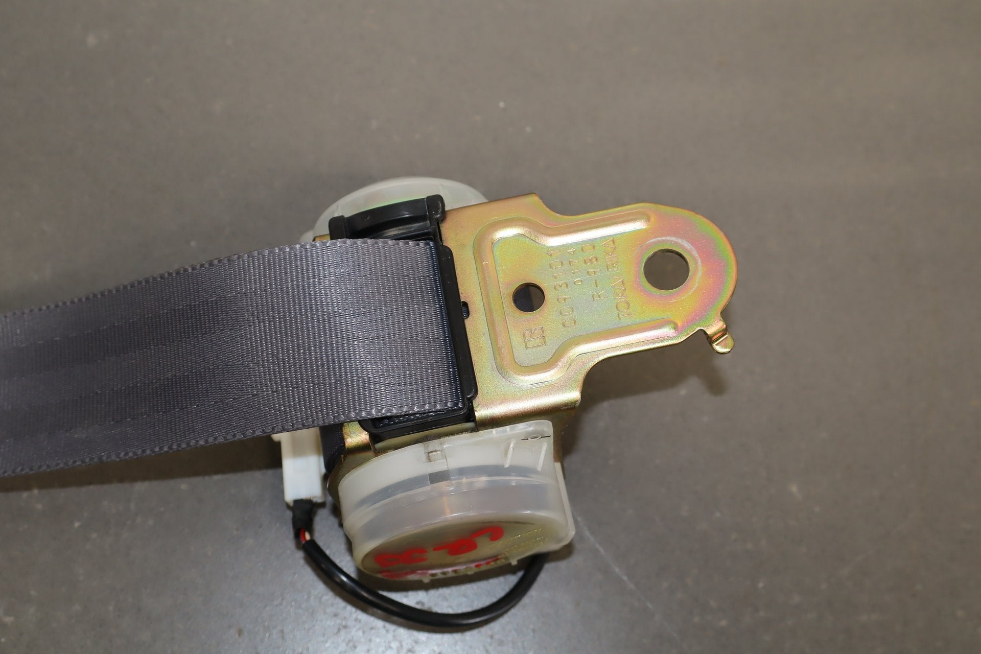 1995-1999 Toyota Crown Left Rear Seat Belt Grey Retractor OEM JZS151