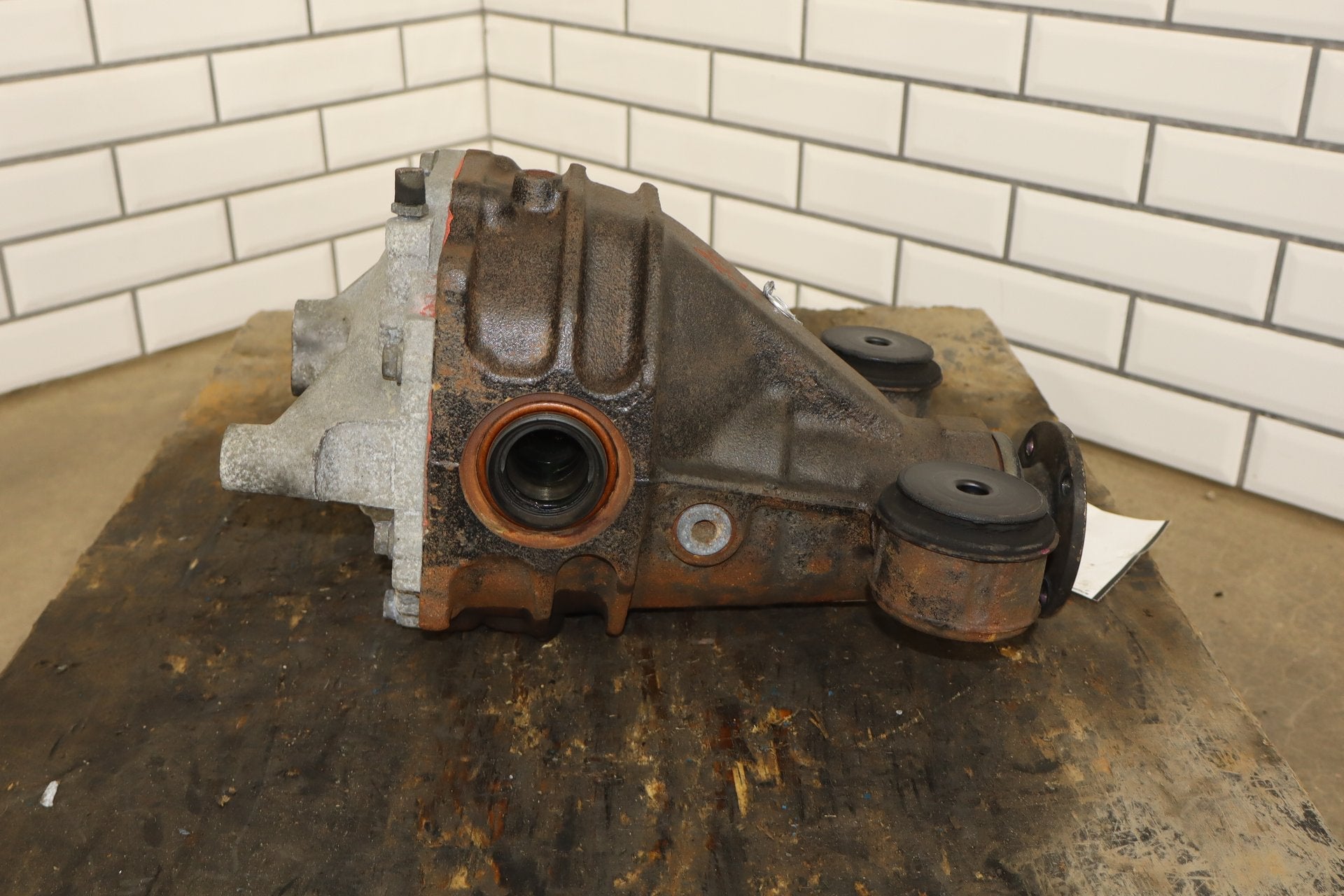 1995-1999 Toyota Crown Rear Axle Carrier 3.90 Ratio OEM JZS151