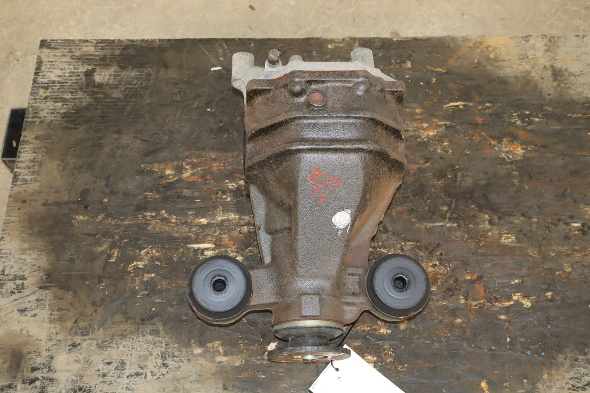 1995-1999 Toyota Crown Rear Axle Carrier 3.90 Ratio OEM JZS151