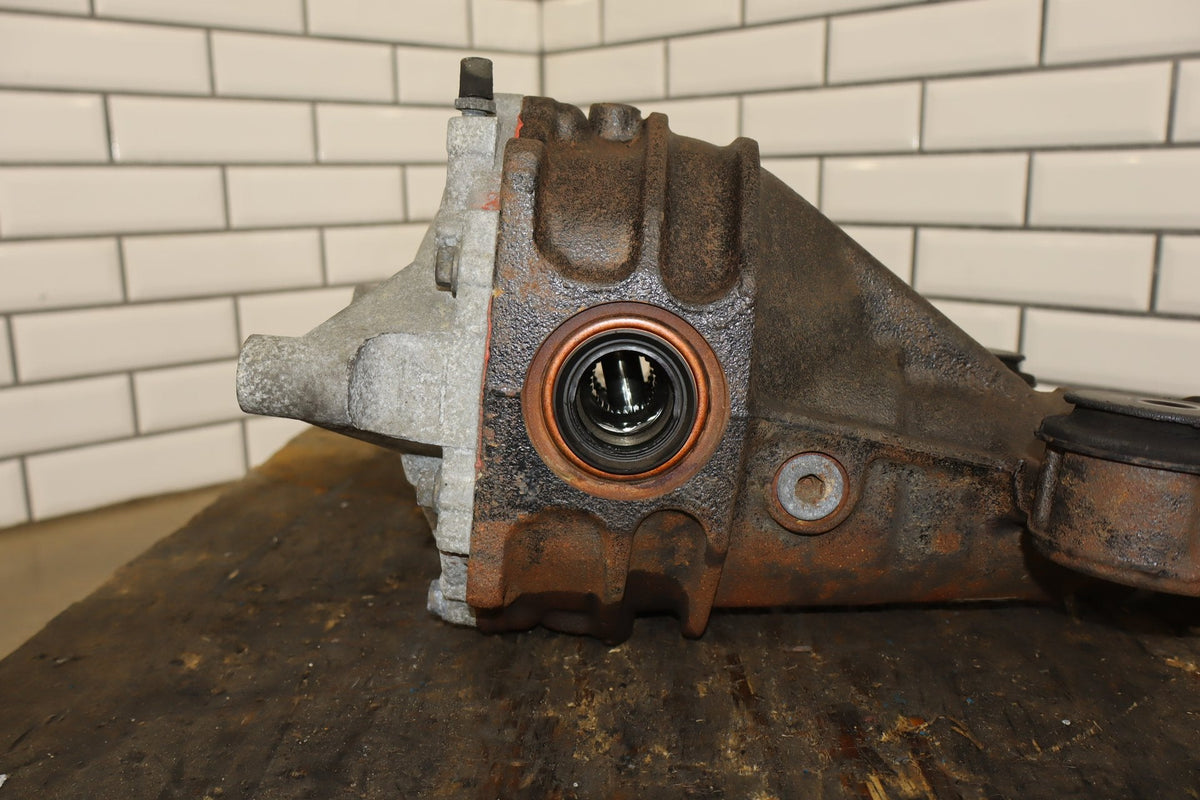1995-1999 Toyota Crown Rear Axle Carrier 3.90 Ratio OEM JZS151