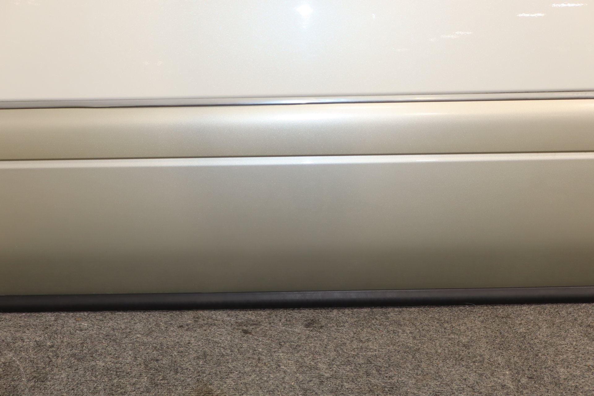 1995-1999 Toyota Crown Right Front Door White 2BK OEM JZS151 Heavy Scratch