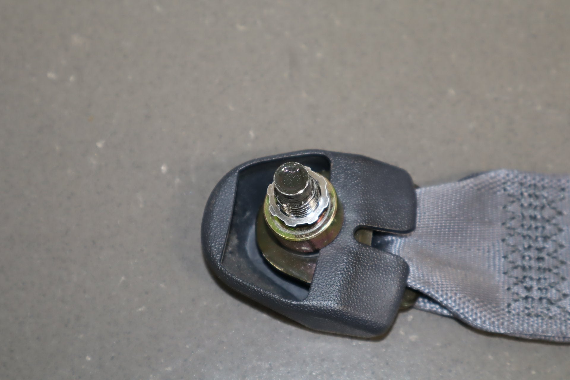 1995-1999 Toyota Crown Right Front Seat Belt Grey Retractor OEM JZS151