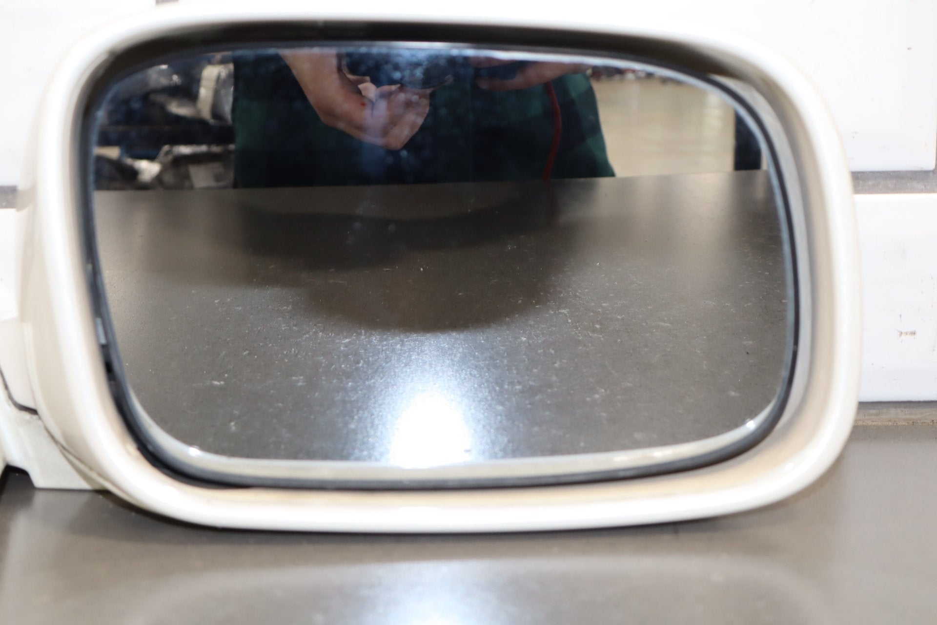 1995-1999 Toyota Crown Right Mirror Power Heated Fold White 2BK JZS151